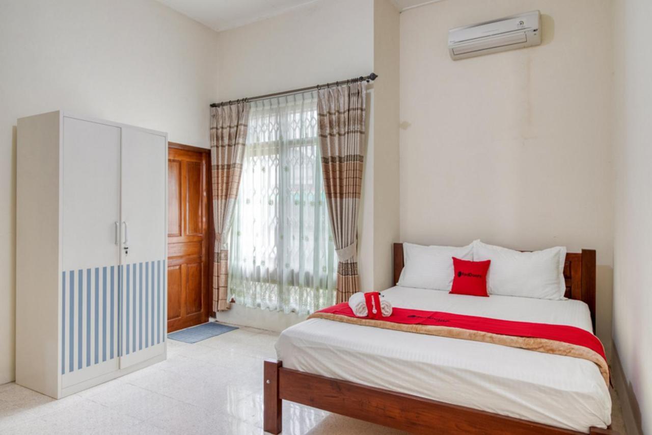 RedDoorz near Universitas Gajah Mada Kejayan Bagian luar foto