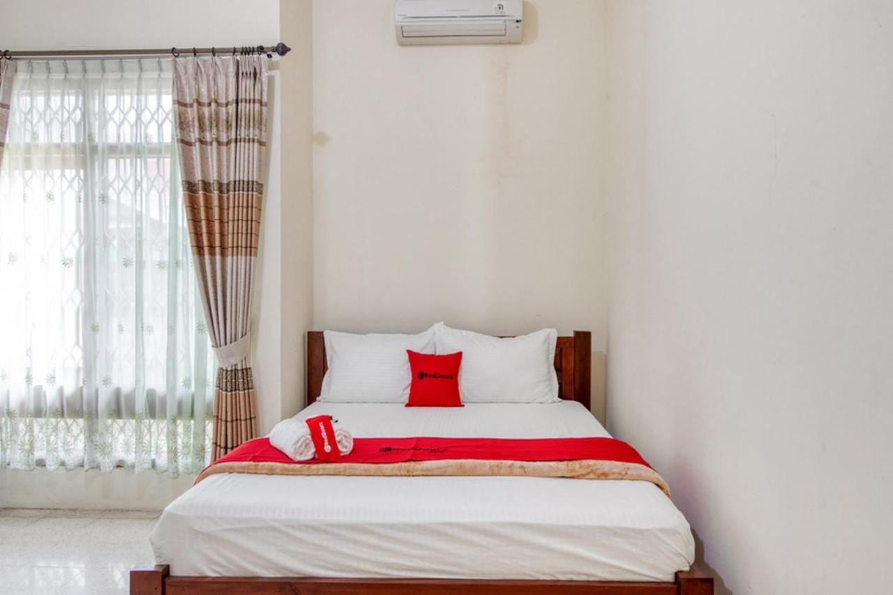 RedDoorz near Universitas Gajah Mada Kejayan Bagian luar foto
